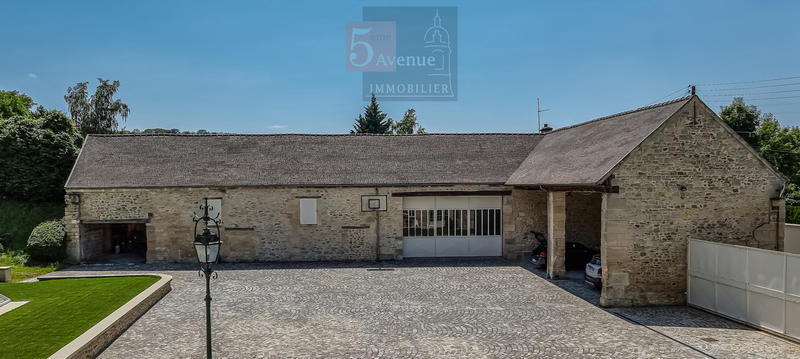 Maison - 400 m² - 8 pièces