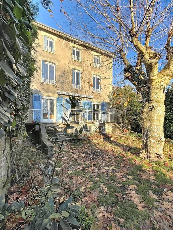 Maison - 261 m² - 8 pièces