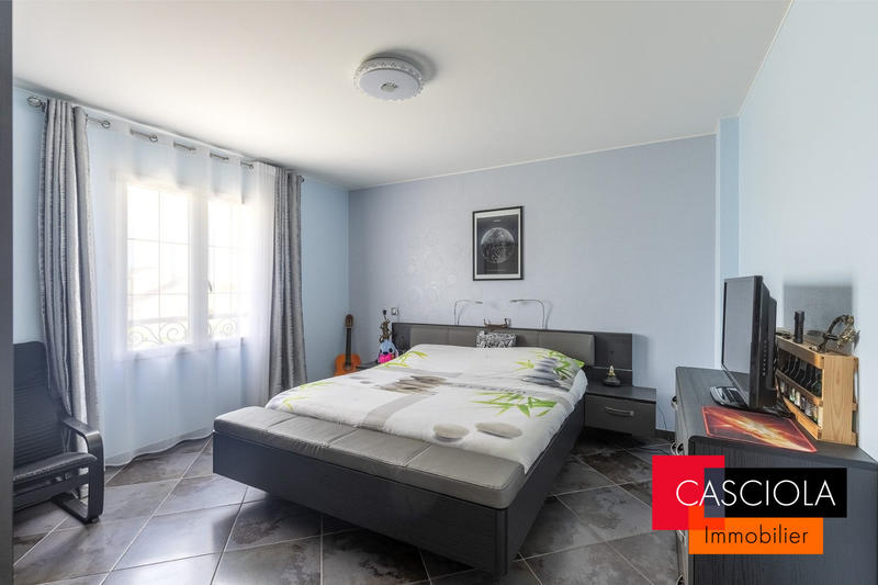 Maison - 212 m² - 9 pièces