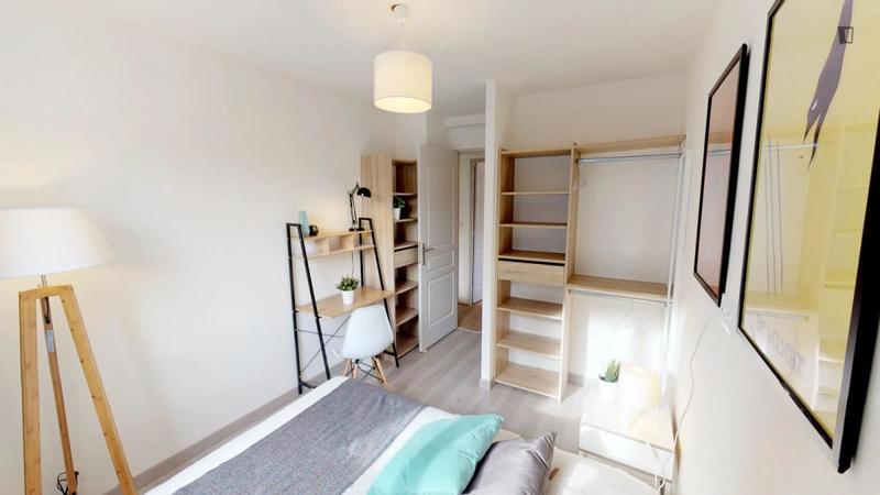 Chambre - 10 m² - 5 pièces