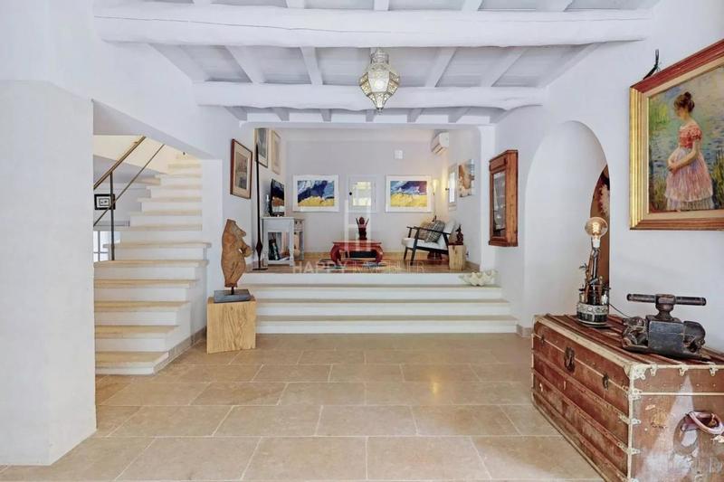 Propriété - 230 m² - 6 pièces