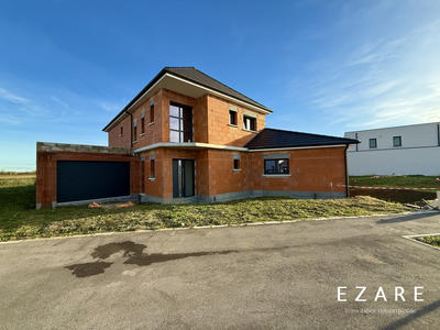 Maison - 220 m² - 6 pièces