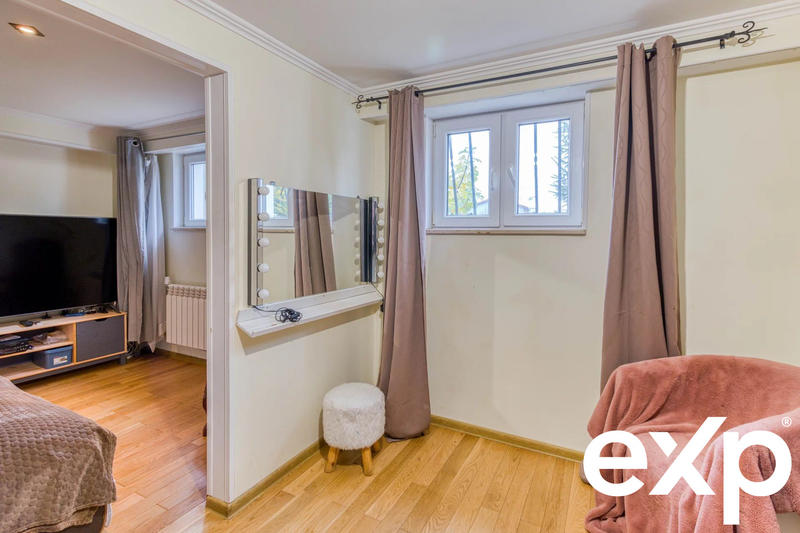 Maison - 182 m² - 9 pièces