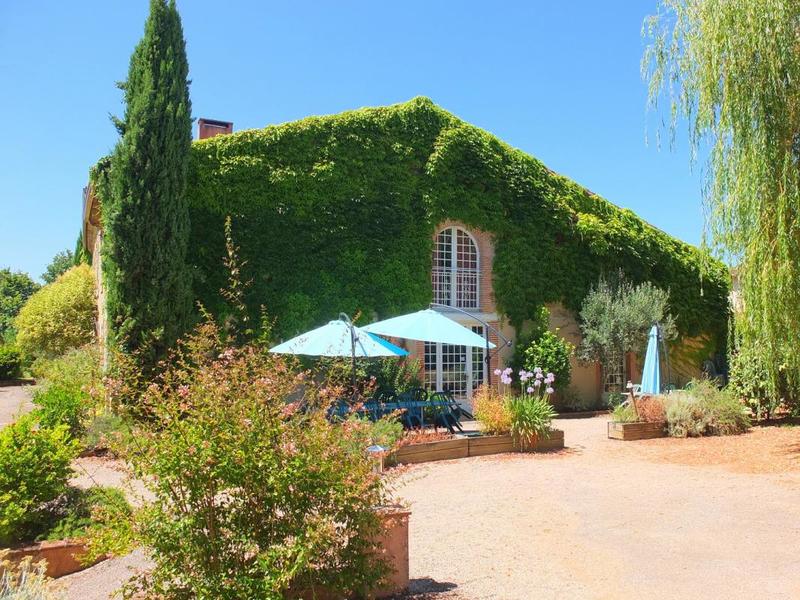 Maison - 1 122 m² - 22 pièces