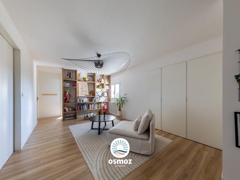 Maison - 330 m² - 8 pièces