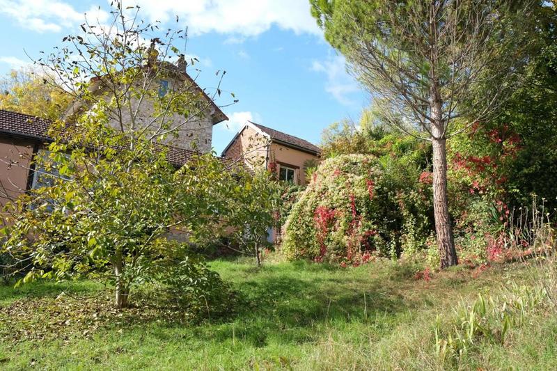 Propriété - 240 m² - 8 pièces