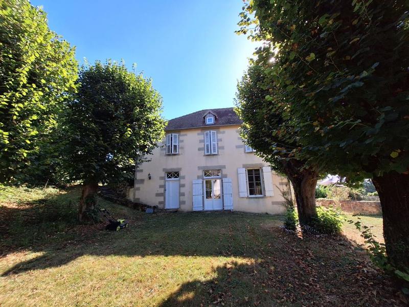 Maison - 208 m² - 8 pièces