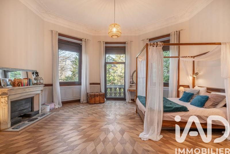 Maison - 980 m² - 35 pièces