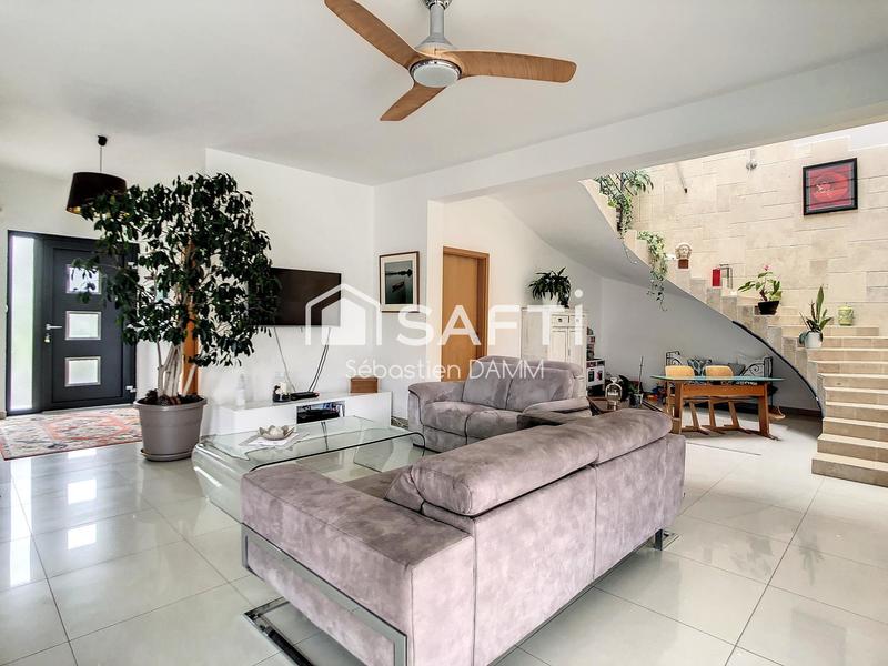 Maison - 251 m² - 11 pièces