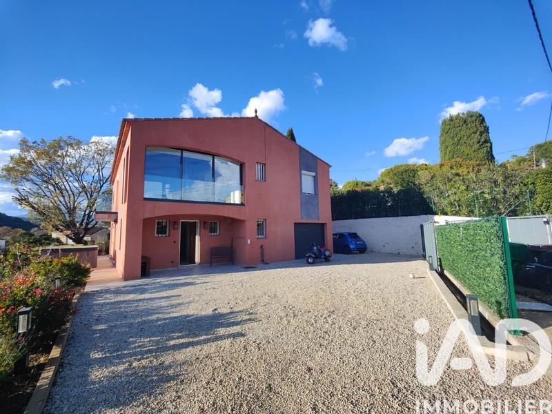Maison - 285 m² - 5 pièces