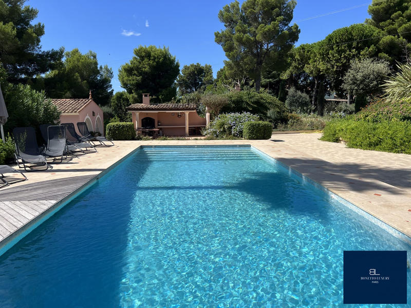 Bastide - 813 m² - 21 pièces