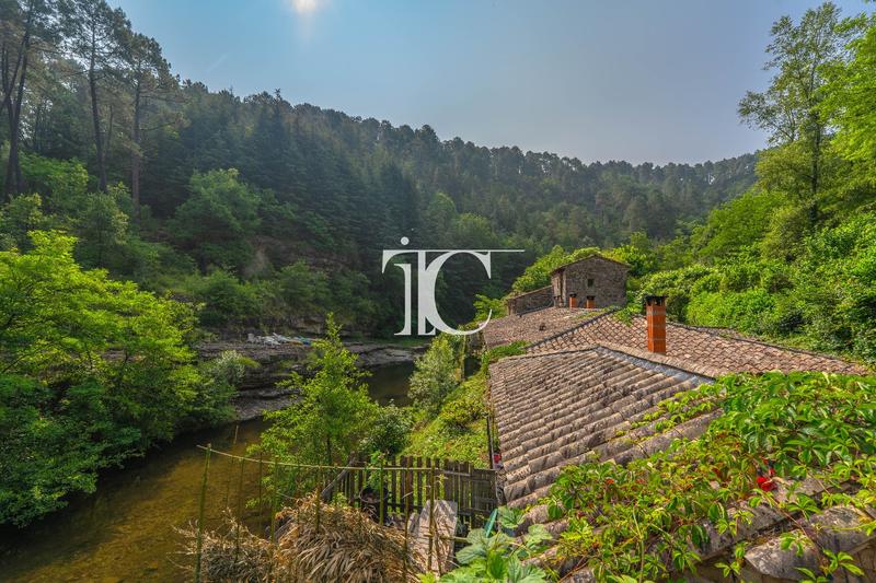 Maison - 324 m² - 13 pièces