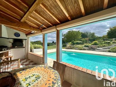 Maison - 360 m² - 10 pièces