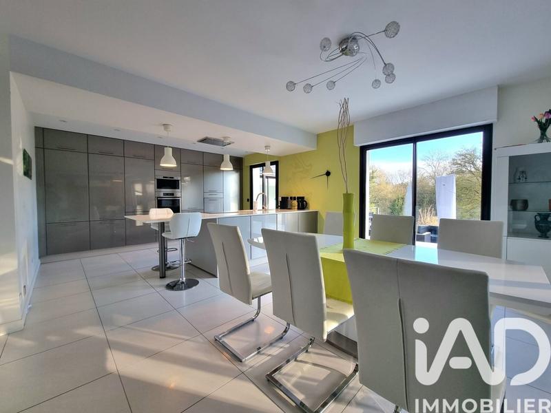 Maison - 249 m² - 9 pièces