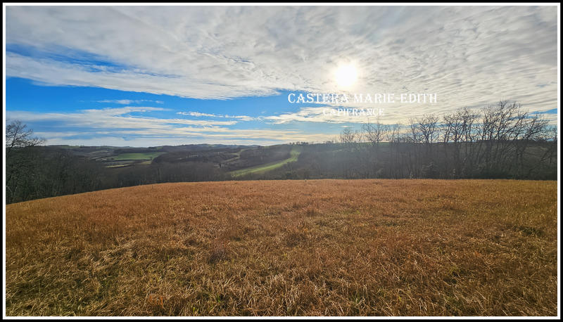 Terrain constructible - 9 886 m²