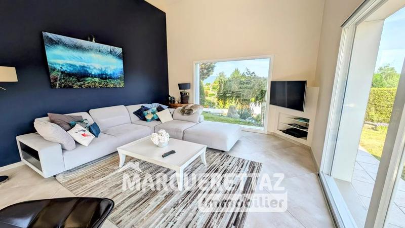 Maison - 266 m² - 8 pièces