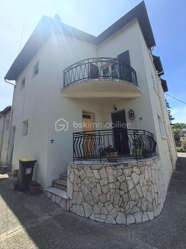 Maison - 288 m² - 12 pièces