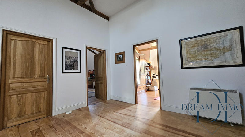 Maison - 334 m² - 6 pièces