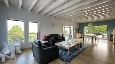 Maison - 220 m² - 7 pièces