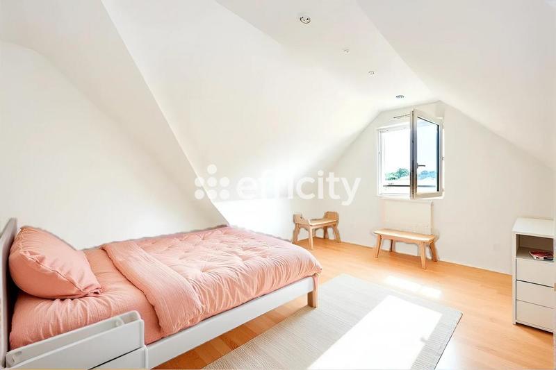 Maison - 90 m² - 5 pièces