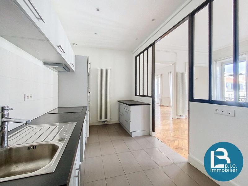 Appartement - 151 m² - 6 pièces