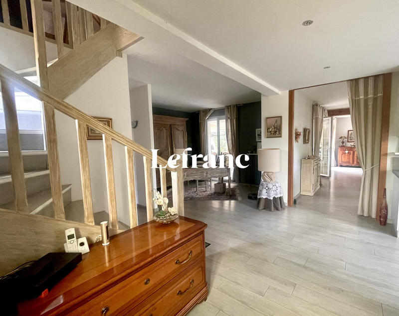 Maison - 217 m² - 10 pièces