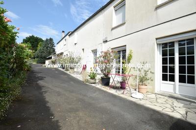 Maison - 303 m² - 12 pièces