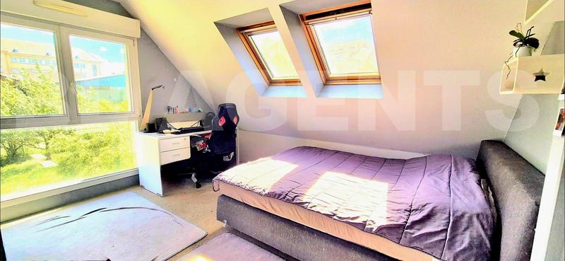 Maison - 222 m² - 8 pièces