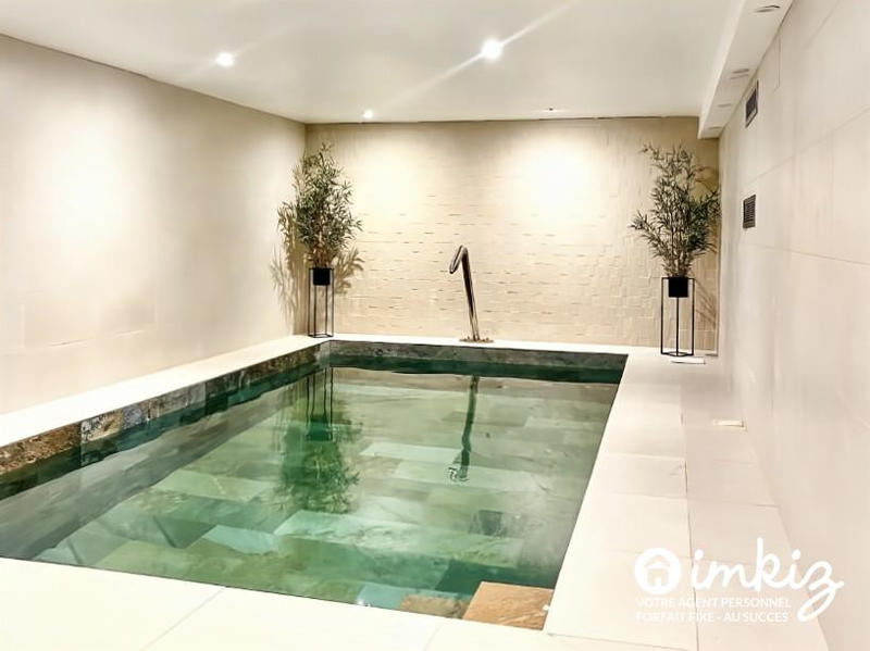 Maison - 220 m² - 9 pièces