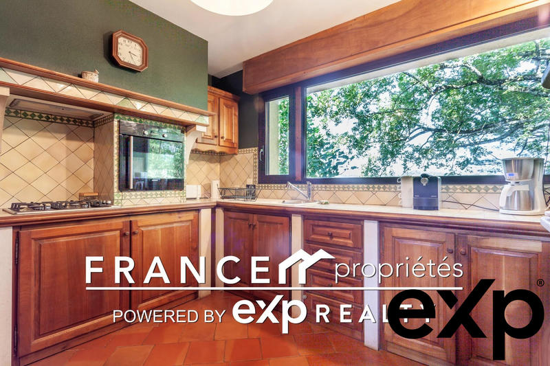 Maison - 223 m² - 7 pièces