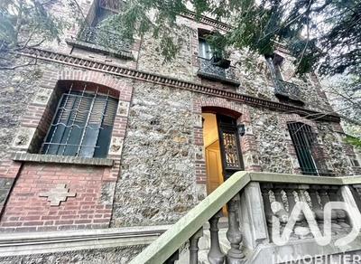 Maison - 288 m² - 12 pièces