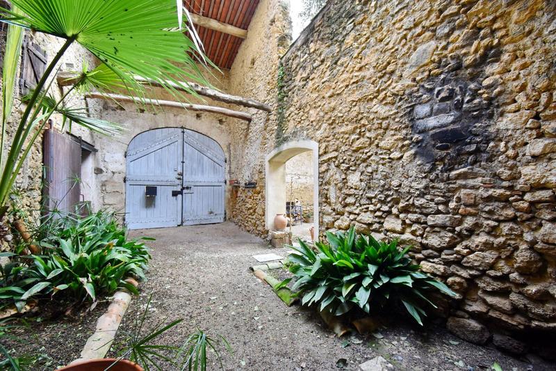 Maison - 391 m² - 12 pièces