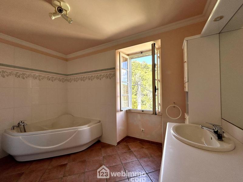 Maison - 140 m² - 4 pièces