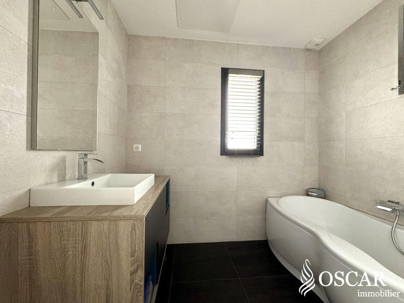 Maison contemporaine - 121 m² - 6 pièces