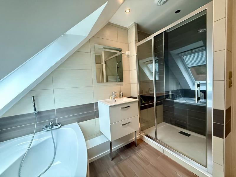 Pavillon - 146 m² - 8 pièces