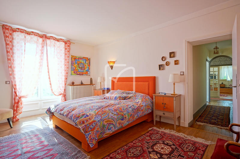 Maison - 310 m² - 12 pièces