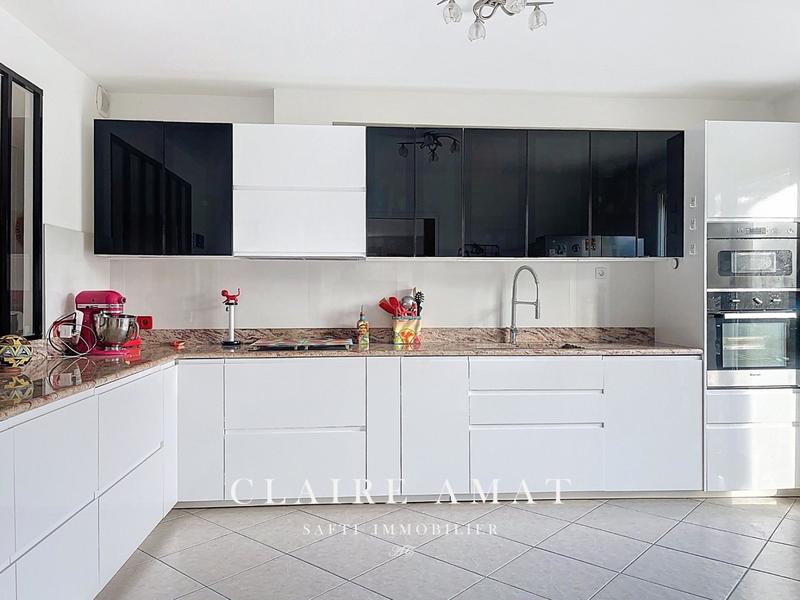 Maison - 230 m² - 7 pièces