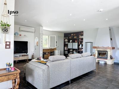 Maison - 209 m² - 6 pièces