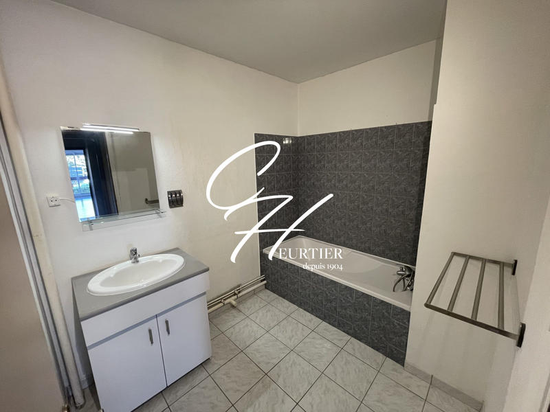 Appartement - 96 m² - 5 pièces