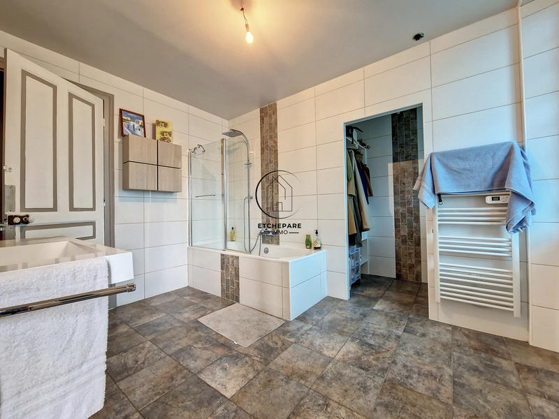 Maison - 351 m² - 7 pièces