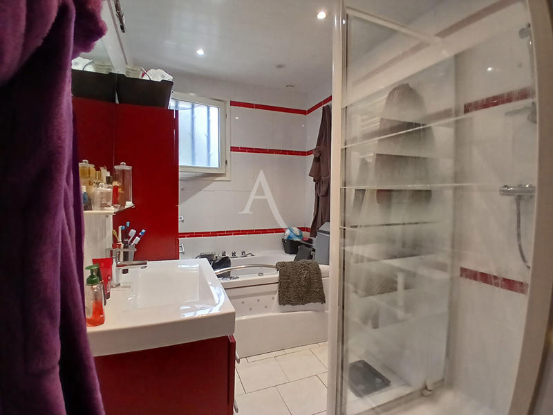 Maison - 198 m² - 6 pièces