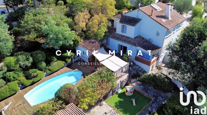 Maison - 227 m² - 8 pièces