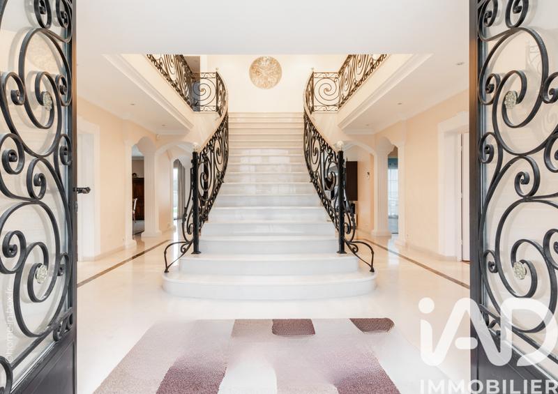 Maison - 740 m² - 15 pièces