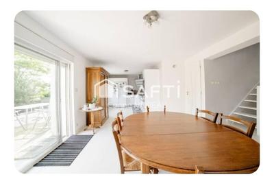 Maison - 211 m² - 9 pièces