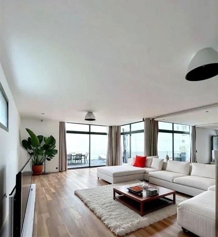 Maison - 201 m² - 5 pièces