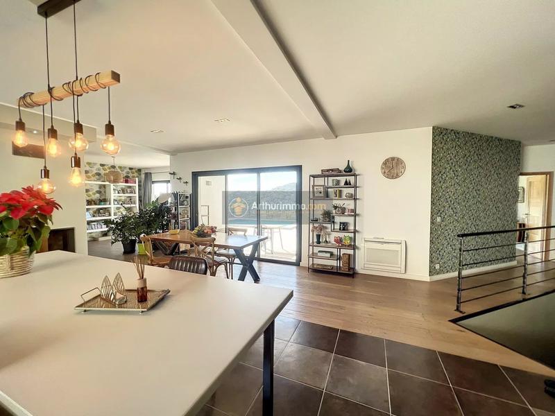 Maison - 195 m² - 5 pièces