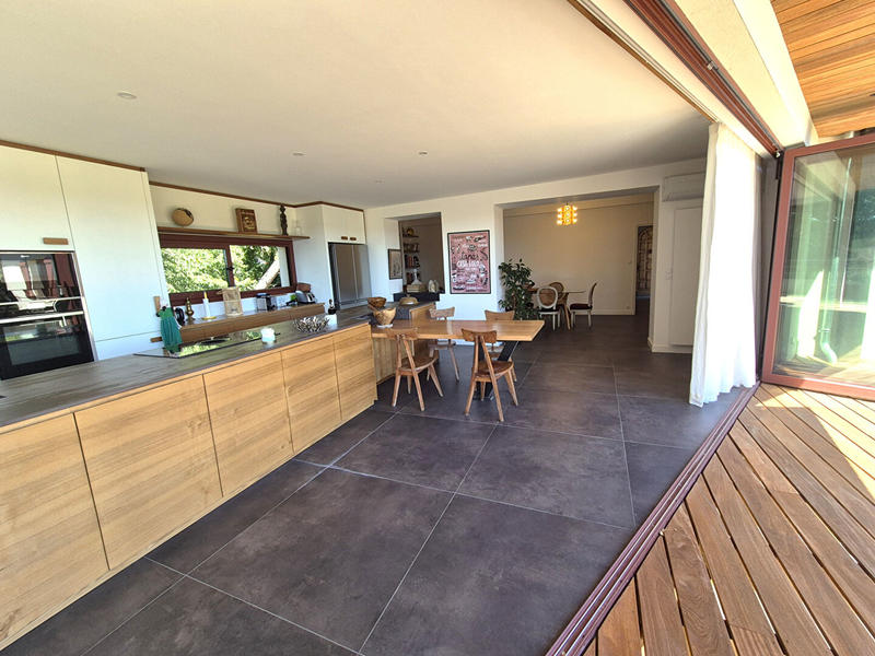 Maison - 368 m² - 8 pièces