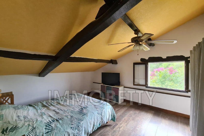 Maison - 225 m² - 8 pièces