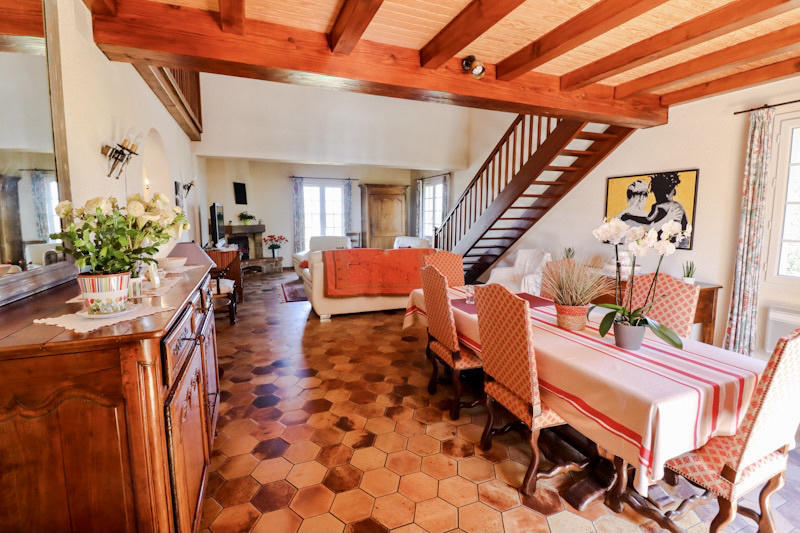 Maison - 251 m² - 11 pièces