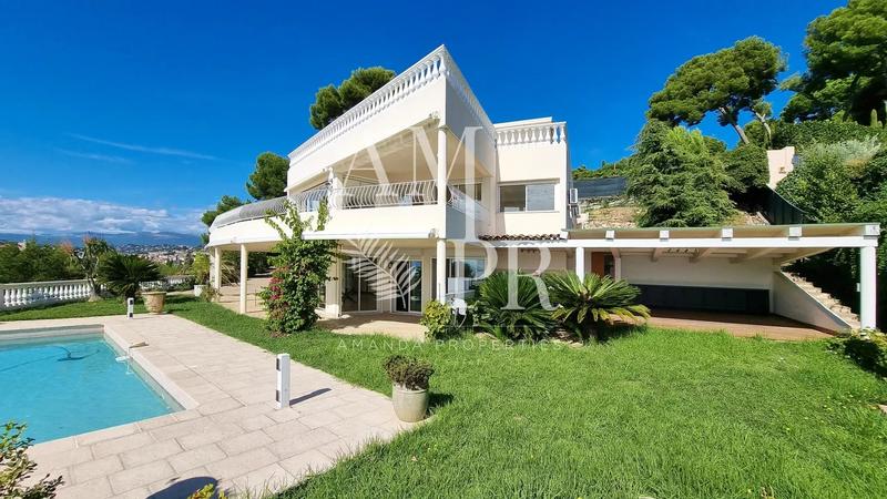 Villa - 239 m² - 6 pièces